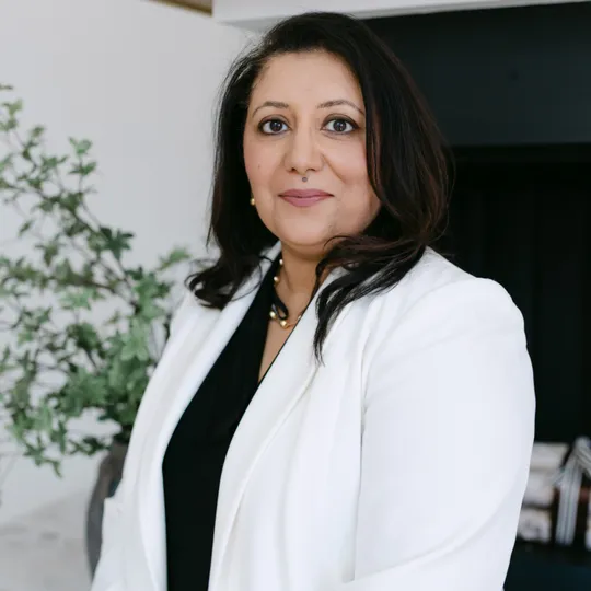 Sadaf Kayani, Agent in  - Compass