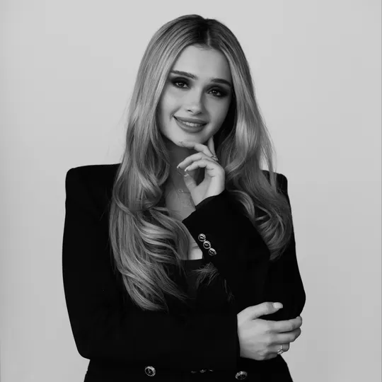 Paris Richman, Agent in  - Compass