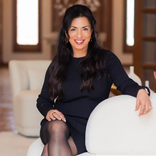 Dina Bonafede, Agent in  - Compass