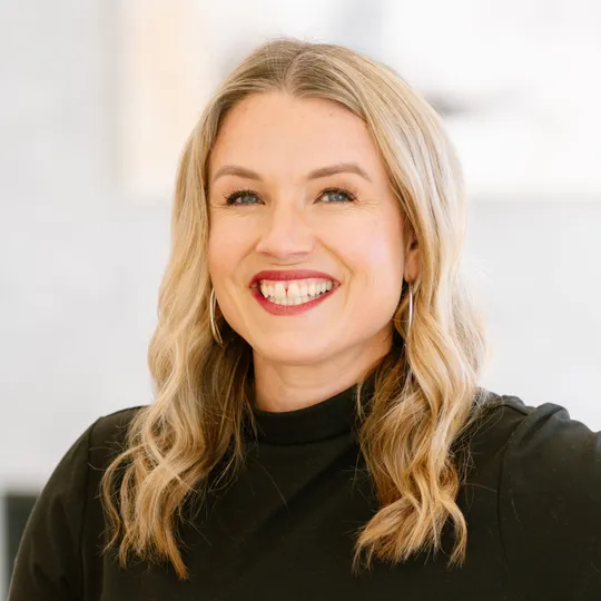 Shannon Deschler, Agent in  - Compass