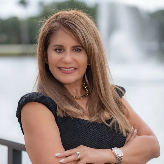 Teresa Santana, Agent in  - Compass