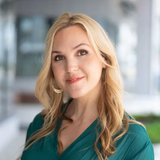 Anna Scarboro, Agent in  - Compass