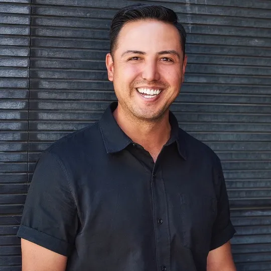 Eric De Los Santos, Agent in  - Compass