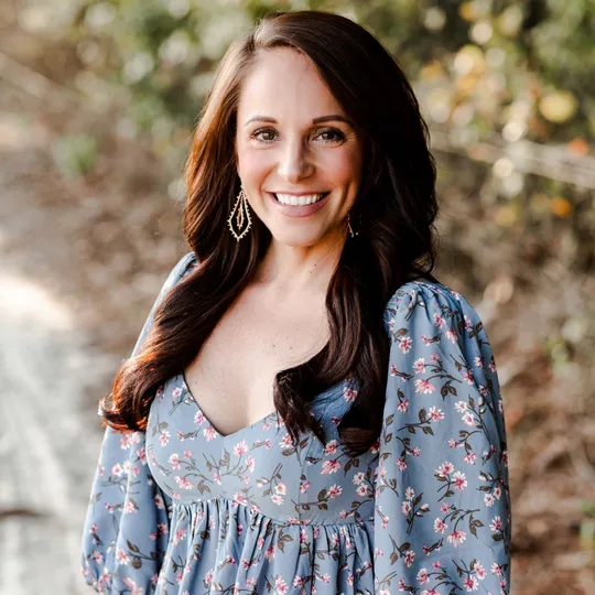 Traci James, Agent in  - Compass