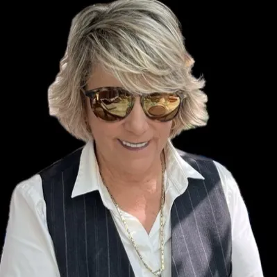 Sona Chambers, Agent in  - Compass