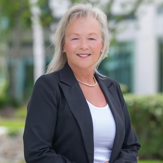 Dee Teigland, Agent in  - Compass