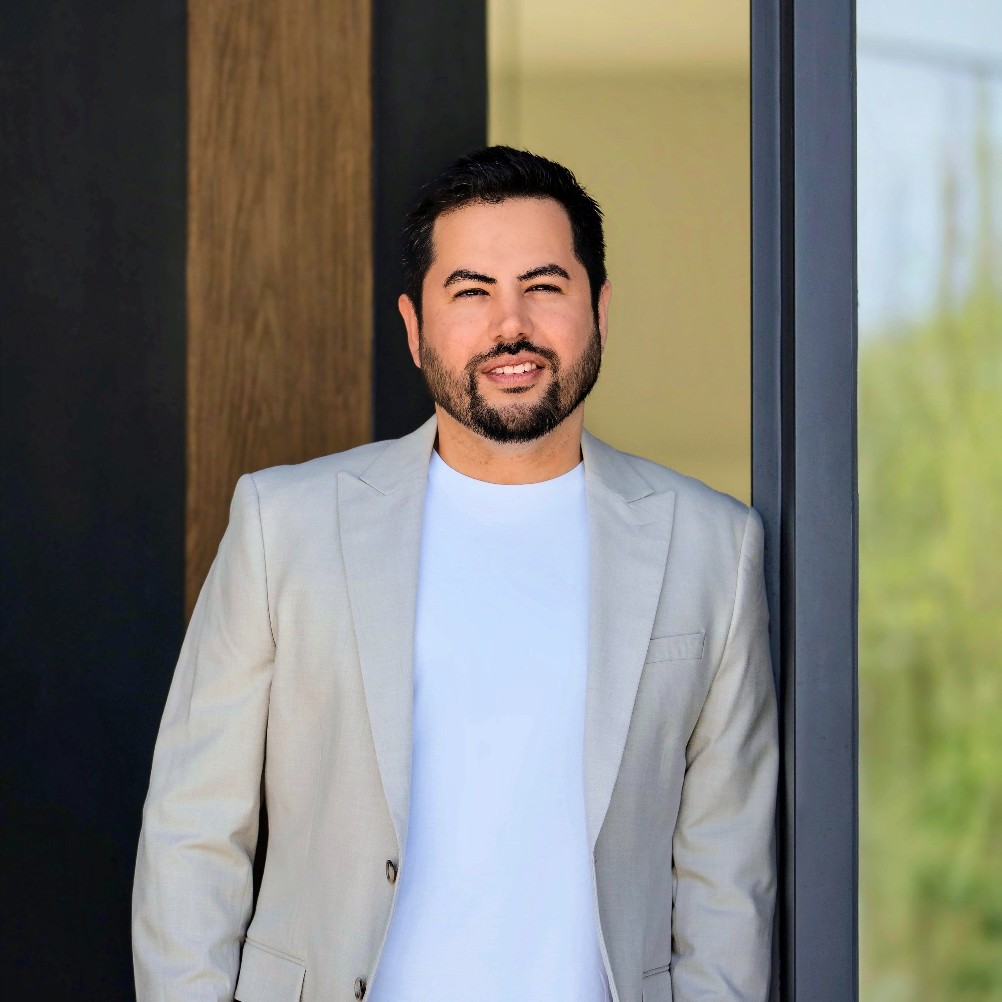 Headshot of Javier Rubio