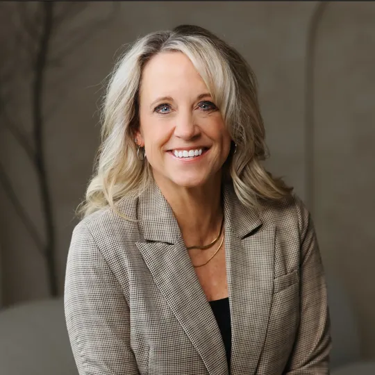 Jen Stecker, Agent in  - Compass