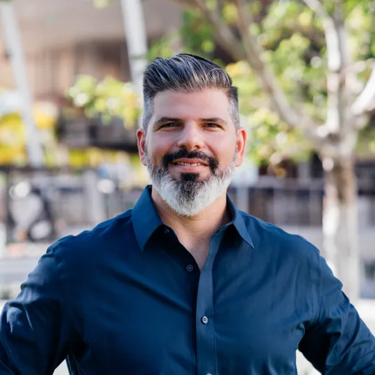 Guillermo Freixas, Agent in  - Compass