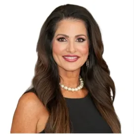 Lori Olson, Agent in  - Compass