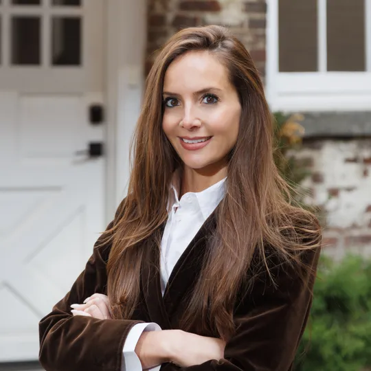 Clea Kornel, Agent in  - Compass