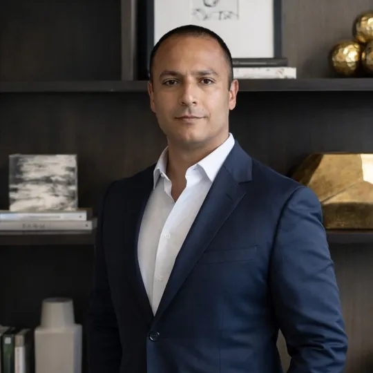 Udi Eliasi, Agent in  - Compass