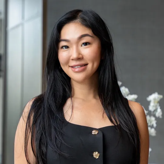 Alisa Bok, Agent in  - Compass