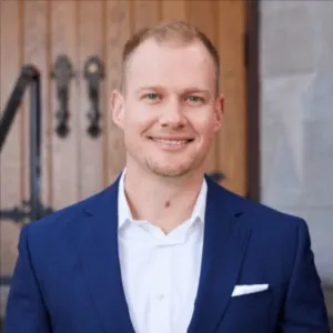 Marcel Kluetz, Agent in  - Compass