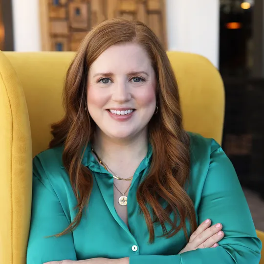 Julia Conley, Agent in  - Compass