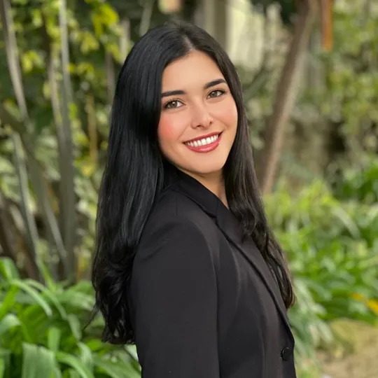 Zoe Kroot, Agent in  - Compass