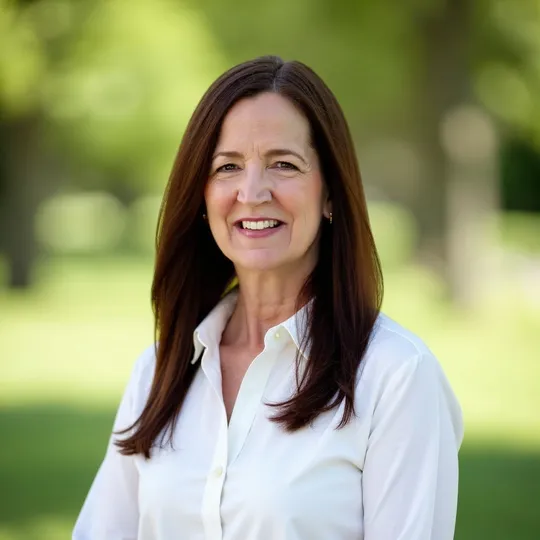 Lisa Suter, Agent in  - Compass