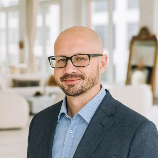 Jason Mrozik, Agent in  - Compass