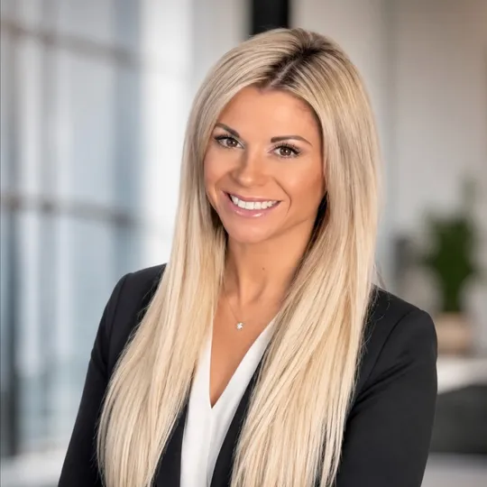 Jessica Makris, Agent in  - Compass