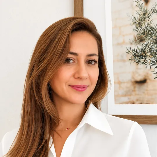 Shokoufeh Asalzadeh, Agent in  - Compass