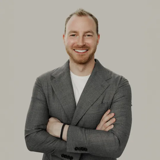 Phoenix Goldstein, Agent in  - Compass