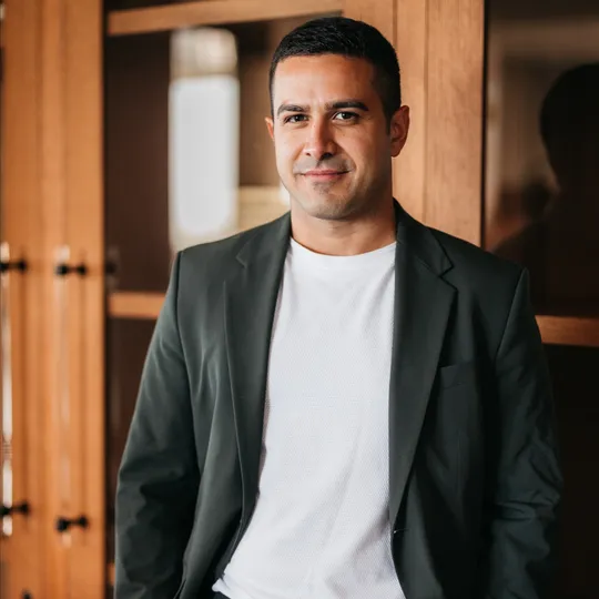 Kash Tavakoli, Agent in  - Compass