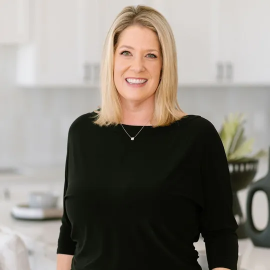 Katie Vormelker, Agent in  - Compass