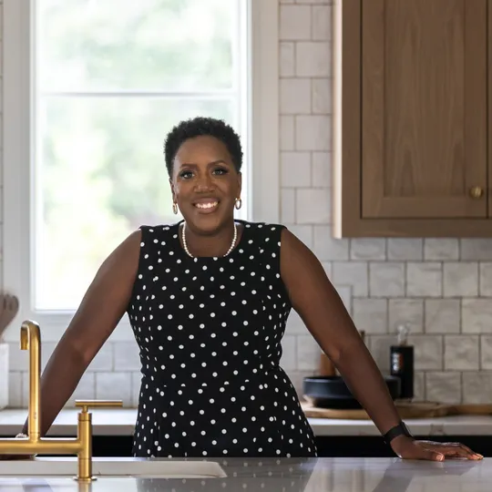 Dionne Harris, Agent in  - Compass