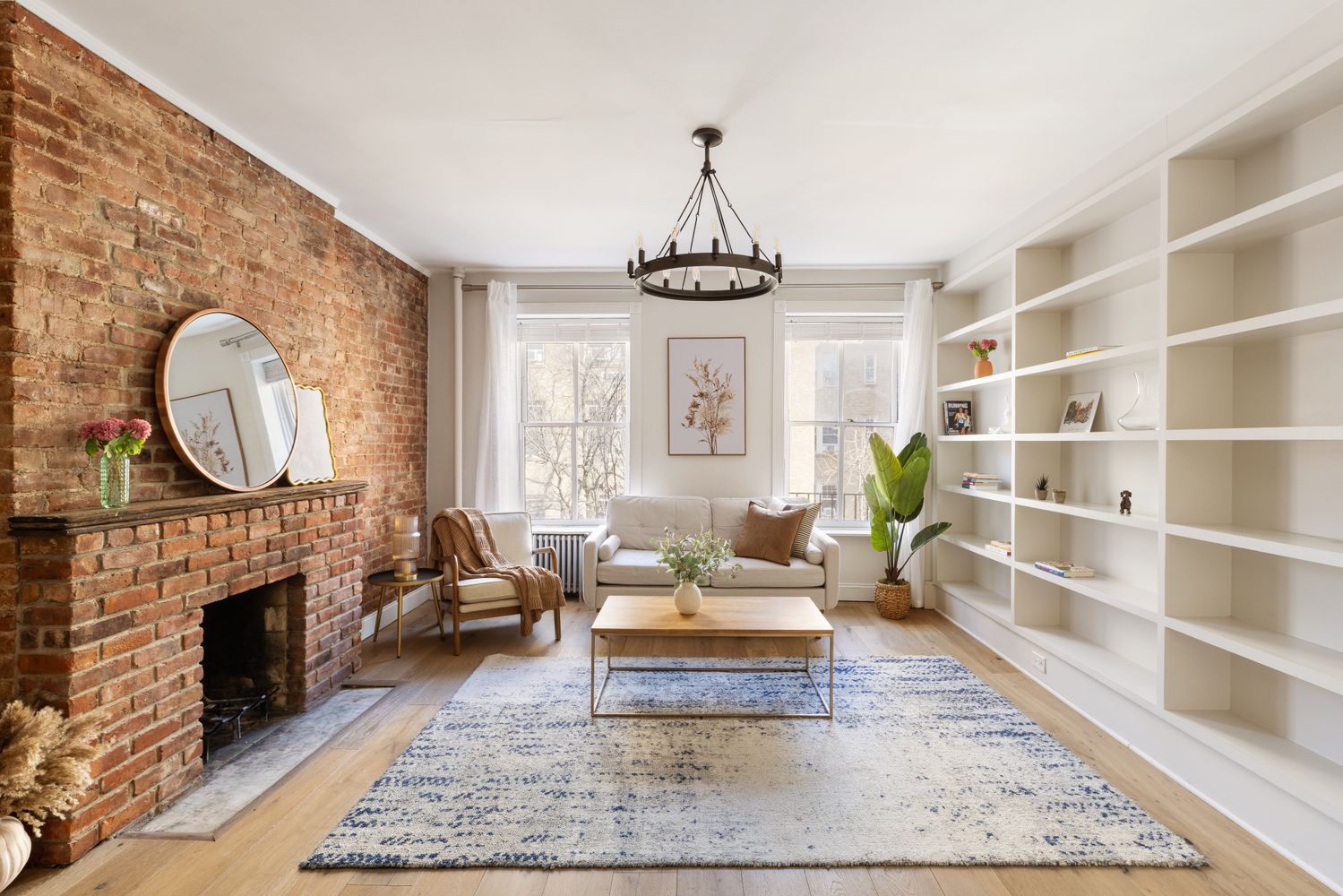 CONTRACT PENDING: 12 Bank Street, Unit 4