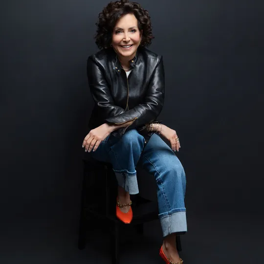 Lisa Lang, Agent in  - Compass