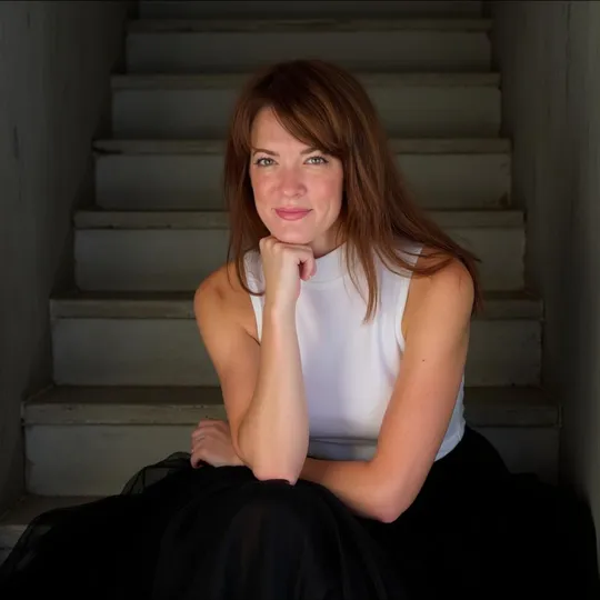 Lisa Hellam, Agent in  - Compass