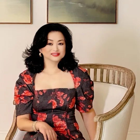 Gigi Huang, Agent in  - Compass