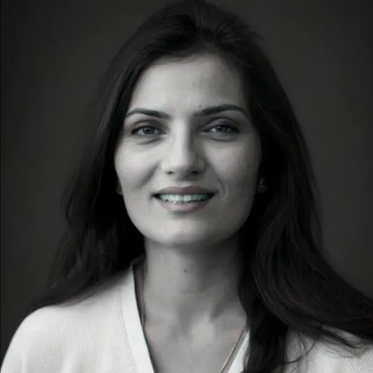 Smriti Khanna, Agent in  - Compass