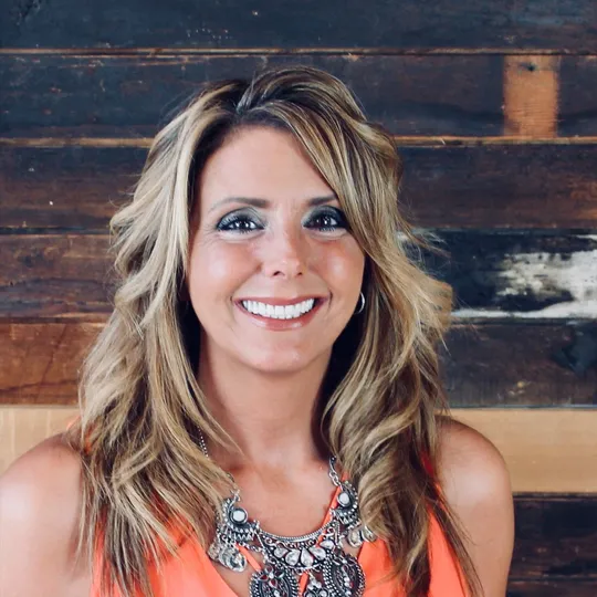 Elle Sparrow, Agent in  - Compass