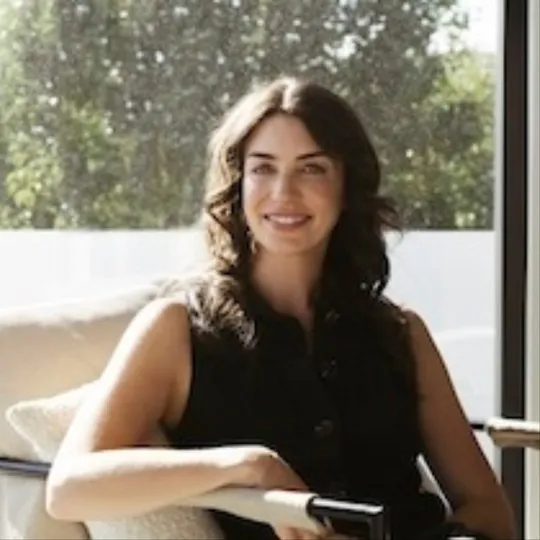 Lauren O'Neil, Agent in  - Compass