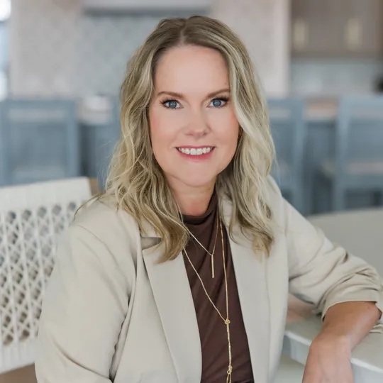 Angela Erickson, Agent in  - Compass