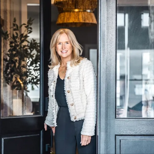 Sondra Mulheron, Agent in  - Compass