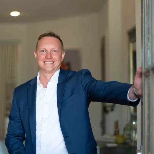 Corey Chambers, Agent in  - Compass