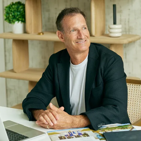 Elliot Koolik, Agent in  - Compass