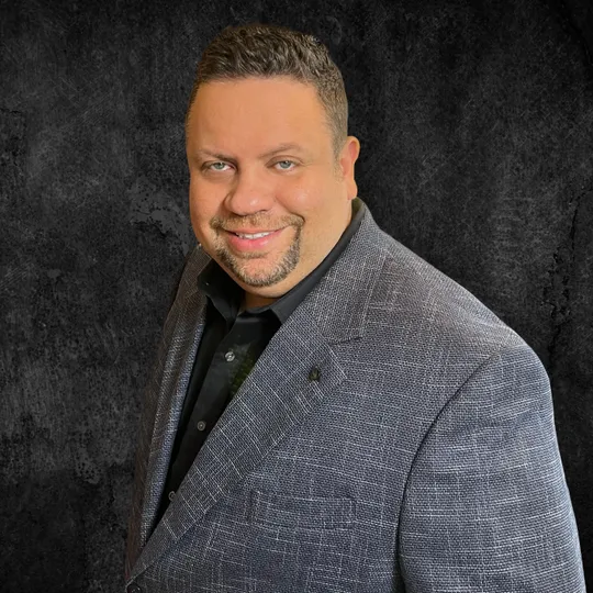 Gustavo Gil, Agent in  - Compass