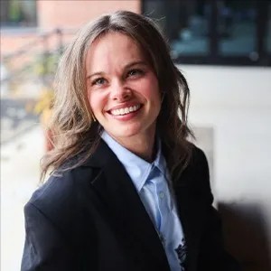 Samantha Taylor, Agent in  - Compass