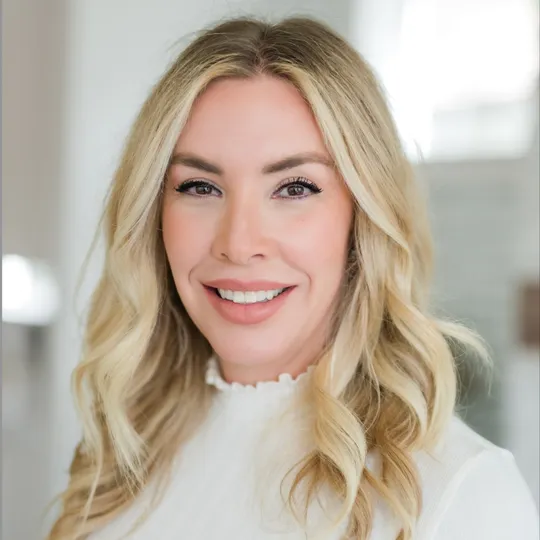 Lydia Smith, Agent in  - Compass