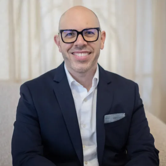 Ryan Gloor, Agent in  - Compass