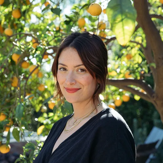 Sara Kaye, Agent in  - Compass