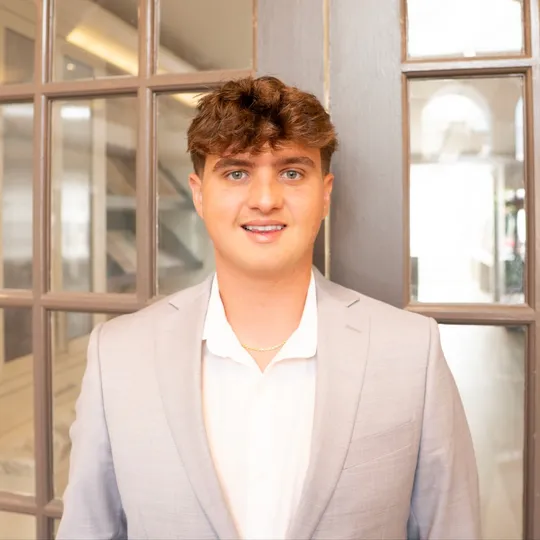 Logan Brattesani, Agent in  - Compass