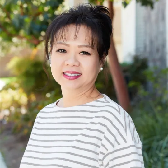 Inna Santoso, Agent in  - Compass