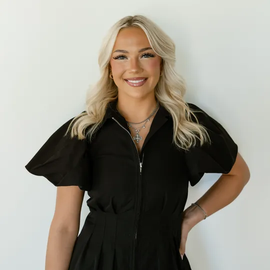 Saylor Klein, Agent in  - Compass