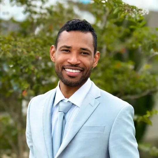 Rainer Araujo, Agent in  - Compass