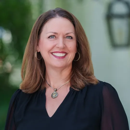 Lisa Oliver, Agent in  - Compass