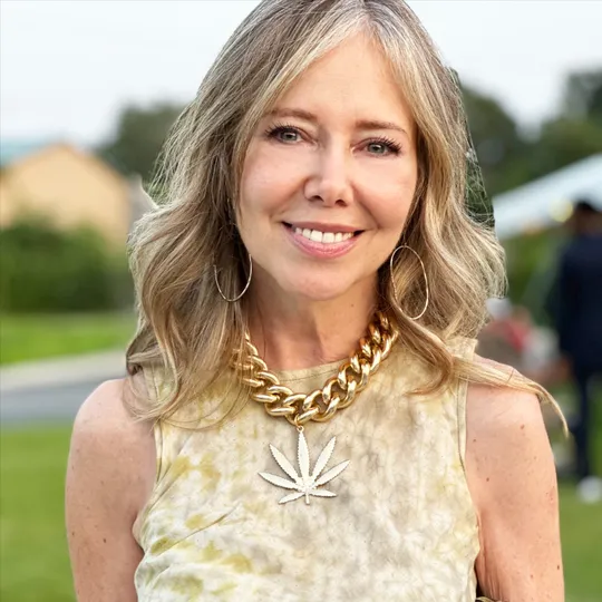 Laura Eisman, Agent in  - Compass